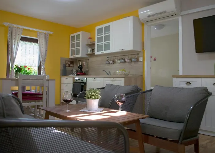 Hiska Ob Potoku * Dobrna